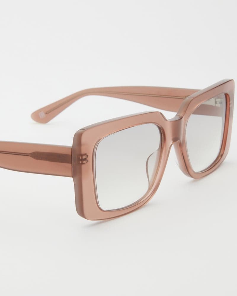 Estrid Taupe Tinted