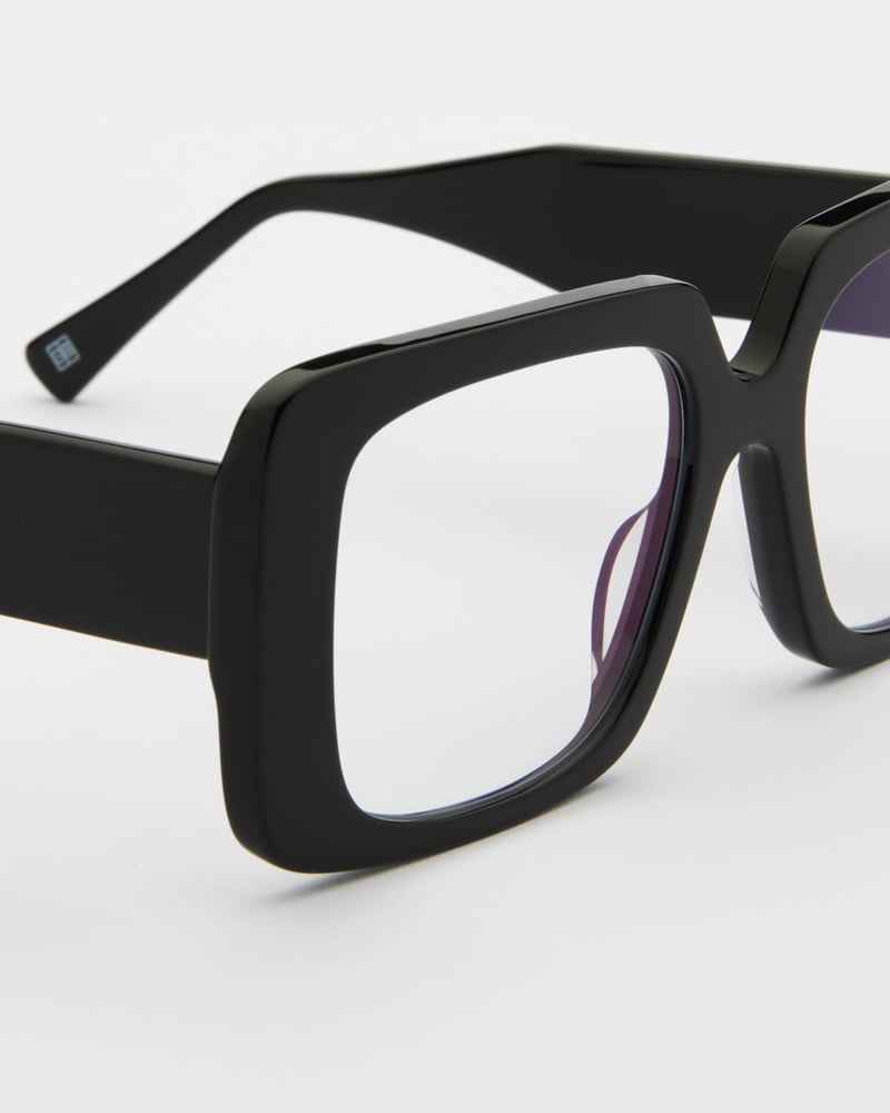 Estrid Black Large Readers