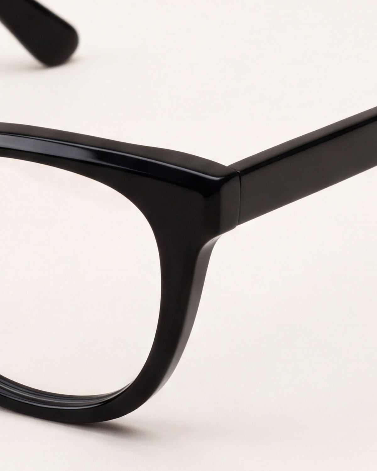 Zoey in black, detail