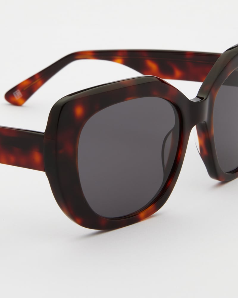 Jessica Turtle Brown Sunglasses