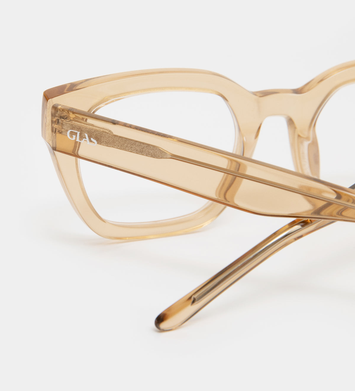 Kiara Caramel Blue Light