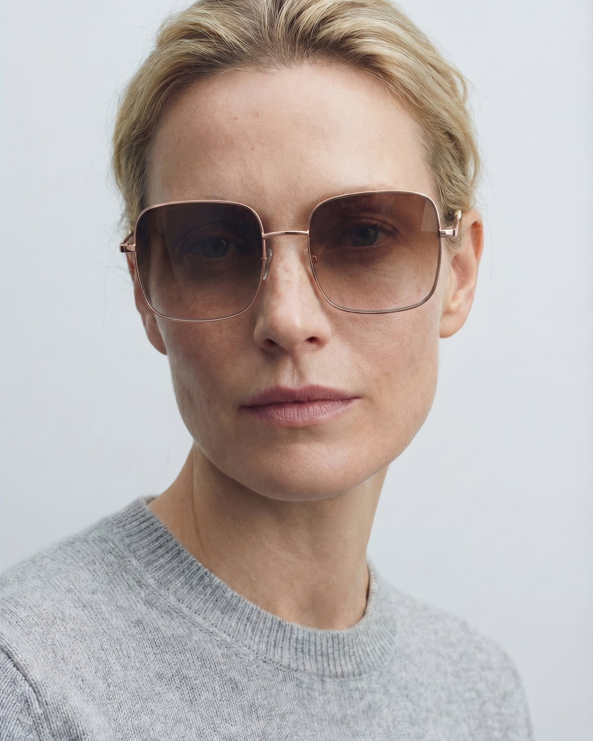 Wilma Rose Gold Sunglasses - Model
